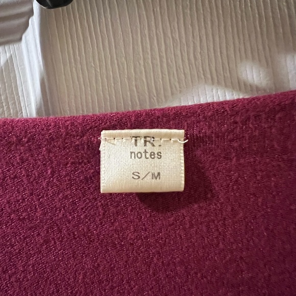 Beautiful so soft sweater by TR notes size S/M in a violet purple color - Picture 3 of 3